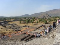 Vista a Piramide de La Luna 01