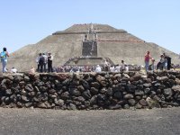 Piramide del Sol y Muro Piedra